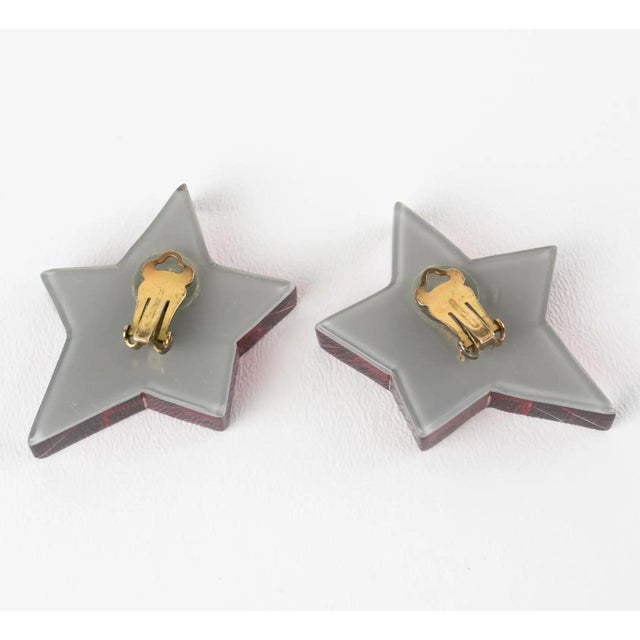 Kaso Oxblood Red Acrylic Lucite Star Clip Earrings For Sale - Image 4 of 8