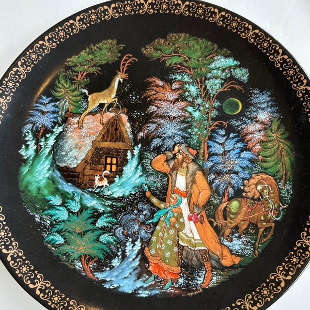 Set of 4 1990s Vintage 18 Carat Gold Adorned Black Porcelain Plates For Sale - Image 4 of 9