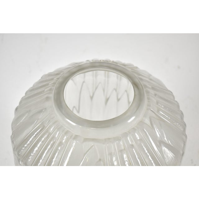 1930s French Art Deco Frosted Glass Vase by André Hunebelle For Sale - Image 6 of 9