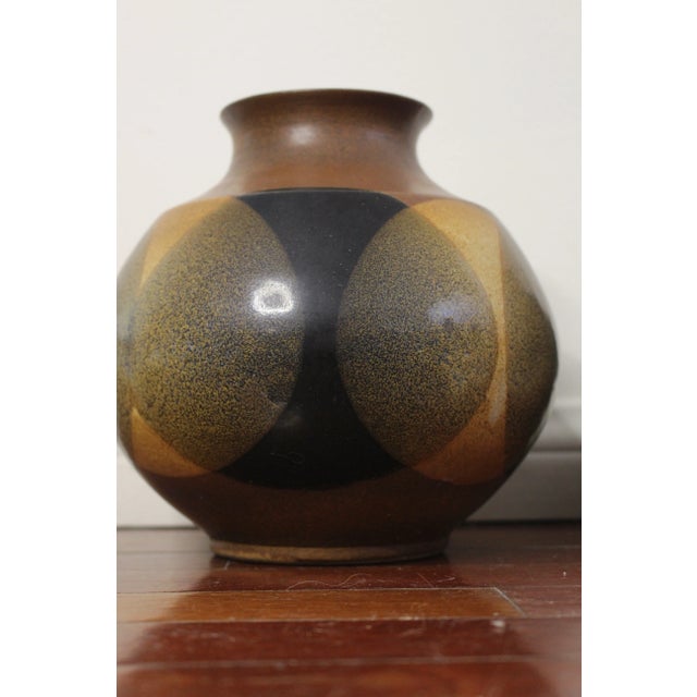 Vintage Mid 20th Century Pottery Craft Usa Robert Maxwell Style Vases - A Pair For Sale In Los Angeles - Image 6 of 13