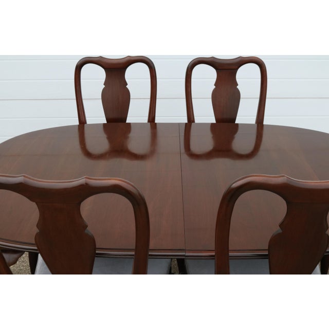 1979 Ethan Allen Georgian Court Queen Anne Style Dining Table and Chairs - Set of 7 For Sale - Image 13 of 18