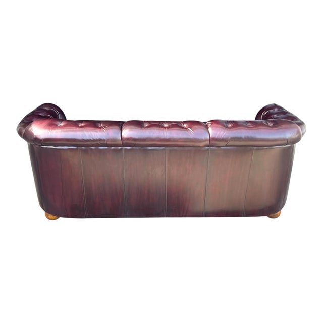 English 1980s Classic Oxblood Leather English Club Sofa With Tufted Back & Brass Trim For Sale - Image 3 of 11