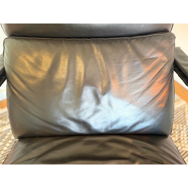 Set of Mid-Century Lounge Chair and Ottoman in Black Leather and Chrome, 1960s, Set of 2 For Sale - Image 16 of 17