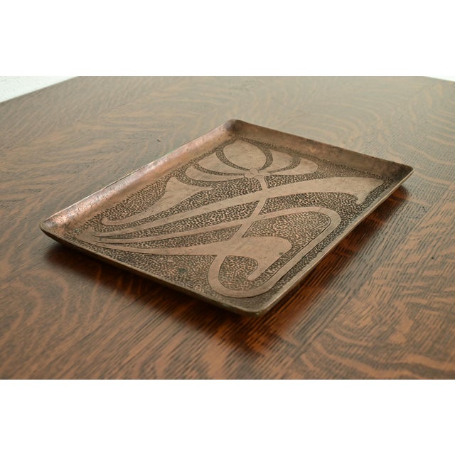 Art Deco Roycroft Style Arts & Crafts Repousse Hammered Copper Serving Tray With Tulip Motif, Circa 1910 For Sale - Image 3 of 11