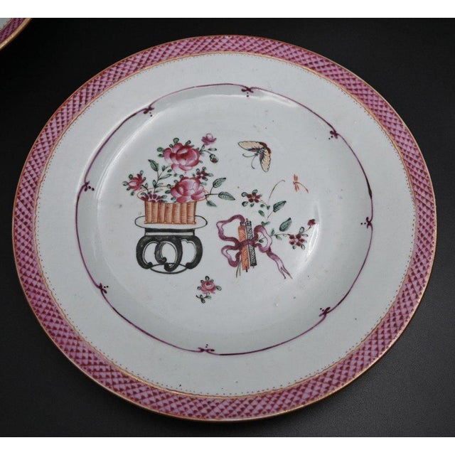 Period: 18th century Style: Asian art Condition: Good condition Material: Porcelain Diameter: 23 cm Reference: 1034520...