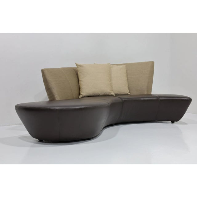 Discover the epitome of post-modern elegance with the Vladimir Kagan Bilbao Sofa, exclusively at circa20c. This exquisite...