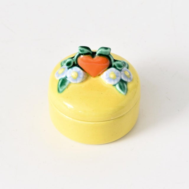 Small Yellow Ceramic Heart Box by Rudolf Podany for KWK Keramos, 1920s For Sale - Image 6 of 10