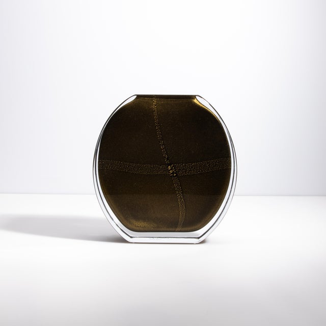 2020s Hand Blown Murano Vase in Onyx Black With 24 Karat Gold Flecks For Sale - Image 5 of 8