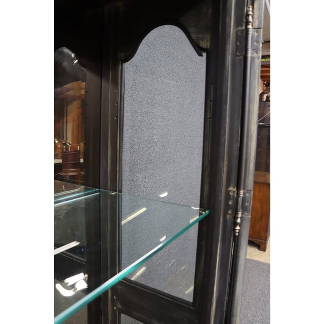 Late 20th Century French Provincial Style Carved Display Cabinet / Vitrine For Sale - Image 17 of 18