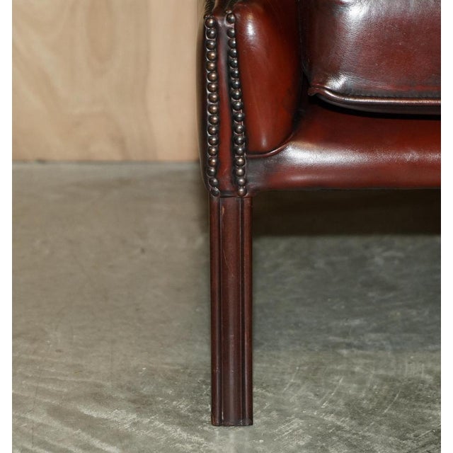 Brown Set of Chesterfield Tufted Sofas in Bordeaux Brown Leather from Harrods London For Sale - Image 8 of 18