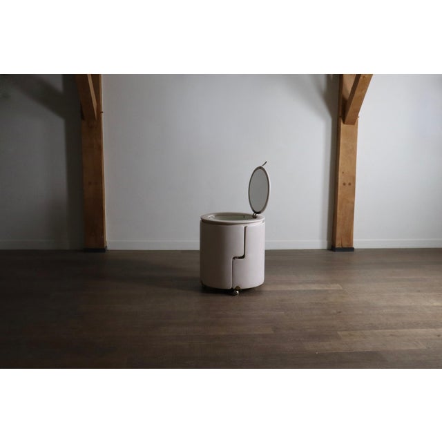 Silver Dilly Dally Vanity in White Leather by Luigi Massoni for Poltrona Frau, Italy, 1968, Set of 2 For Sale - Image 8 of 13