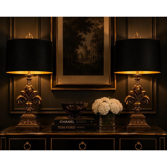 Late 20th Century Pair of Gilded Fleur-De-Lis Table Lamps With Black & Gold Drum Shades For Sale - Image 4 of 6