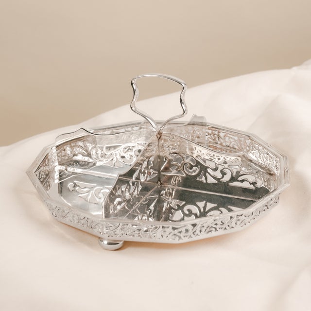 Mid-Century Compartmentalized Appetizer Tray with Handle and Openwork Rim in Silver-Plated Alpaca For Sale - Image 4 of 4
