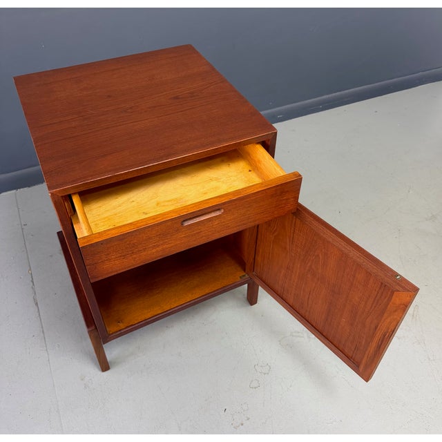 1960s Pair of William Watting Teak Nightstands With Drawer and Open Shelf, Attributed For Sale - Image 9 of 17
