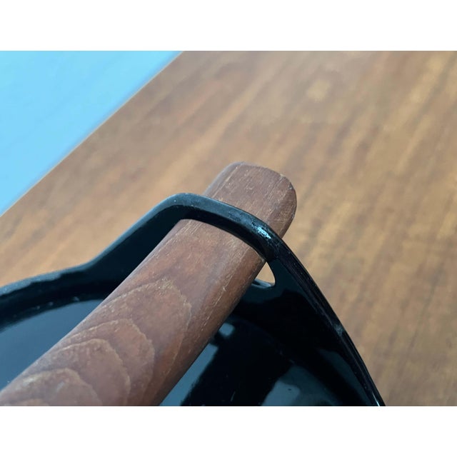 Mid-Century Modern Black Enamel Cast Iron Pot with Teak Handle by Timo Sarpaneva for Rosenlew of Finland, 1960s For Sale - Image 9 of 18