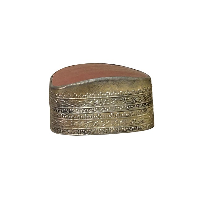 1980s 3.25" Chinese Old White Base Brick Red Porcelain Art Pewter Box For Sale - Image 5 of 7