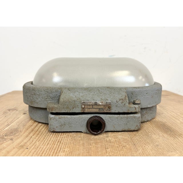 Mid-Century Modern Grey Industrial Cast Iron Wall Light from Elektrosvit, 1960s For Sale - Image 3 of 16