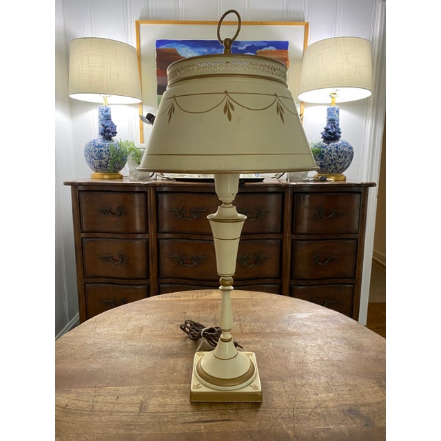 Metal Late 20th Century Vintage Creamy Off White Painted Toleware Lamp For Sale - Image 7 of 7