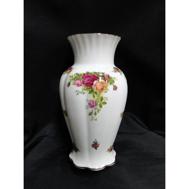 Ceramic Vintage Royal Albert Old Country Roses, England: Montrose Vase For Sale - Image 7 of 7
