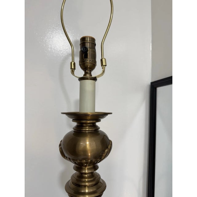 Metal 1970s Bill Blass Studio Heavy Brass Table Lamp | Signed Hollywood Regency For Sale - Image 7 of 18