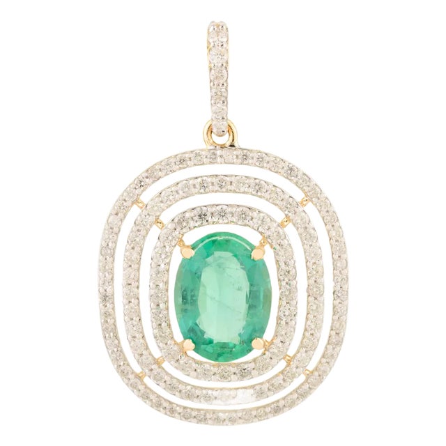 Timeless 18k Gold Pendant Featuring Emerald & Diamonds – Heirloom-Quality Design For Sale