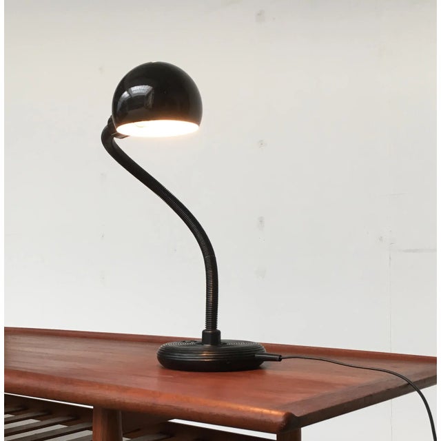 The Valenti Hebi by Japanese designer Isao Hosoe in the table lamp version. A classic by Valenti from the 70s. The lamp...