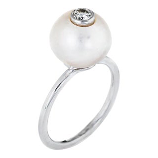 Vintage Diamond Set in Cultured Pearl Ring 14 Karat White Gold Stacking Jewellery size 5 For Sale