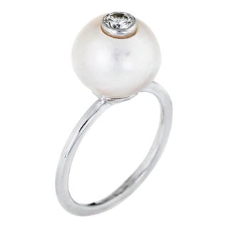 Vintage Diamond Set in Cultured Pearl Ring 14 Karat White Gold Stacking Jewellery size 5 For Sale