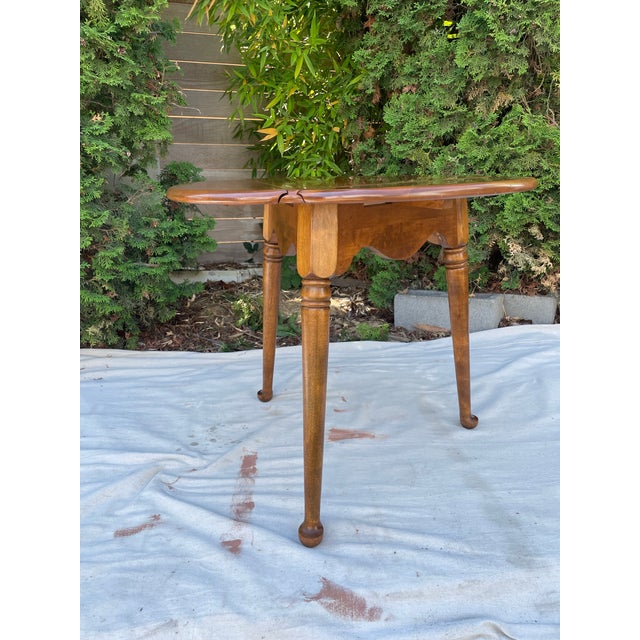 Wood Late 20th Century Ethan Allen Heirloom Nutmeg Maple Trefoil Drop Leaf Table, Model #0871 For Sale - Image 7 of 11