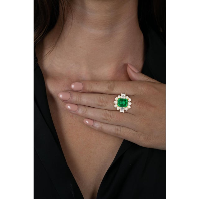 4.42 Carat Tw Colombian Emerald With Round & Emerald Cut Diamond Halo 18k Ring Size 7 For Sale - Image 12 of 12