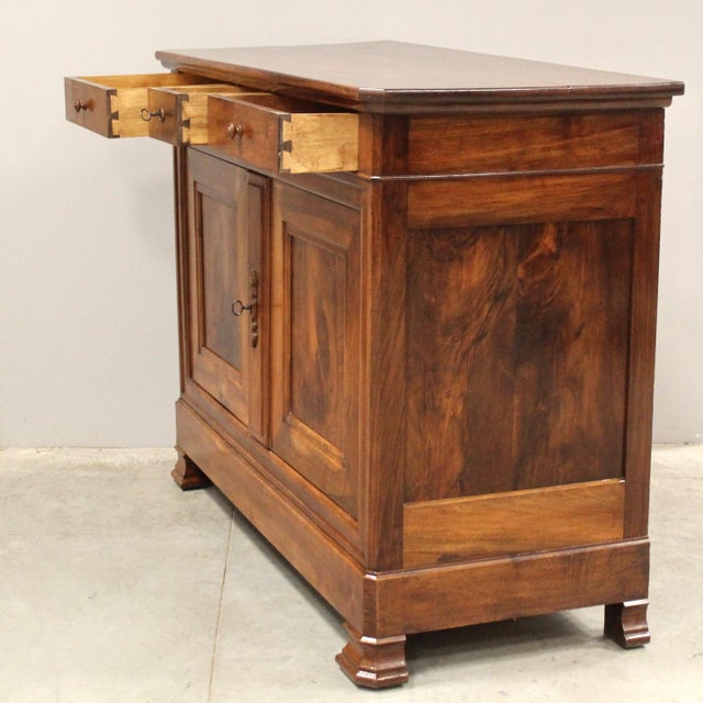 19th-Century Louis Philippe Sideboard in Walnut For Sale - Image 6 of 11