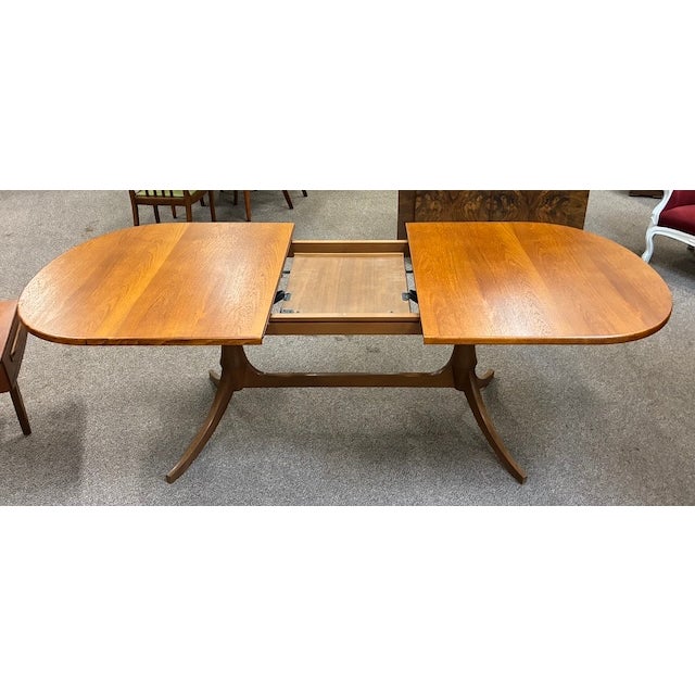 Mid-Century Modern Extending Teak Oval Dining Table on Double Pedestal Base. Uk c.1960 For Sale - Image 3 of 12