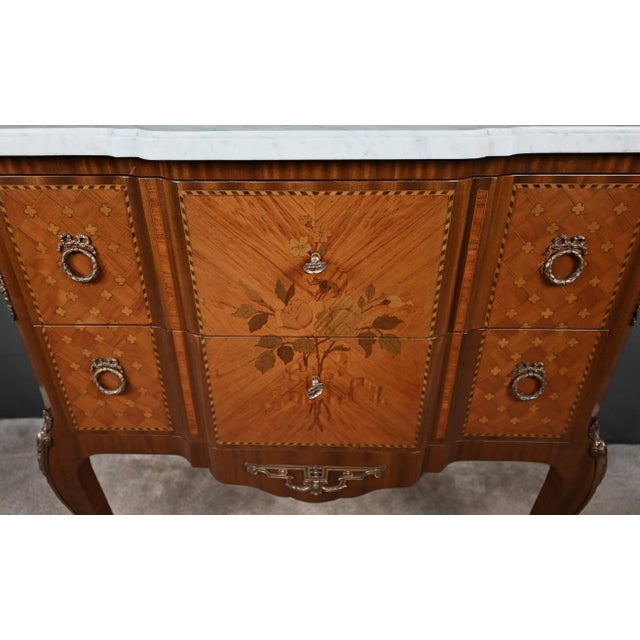 Brown Mid-Century Louis XV-Louis XVI Transition Style Marquetry Commode For Sale - Image 8 of 18