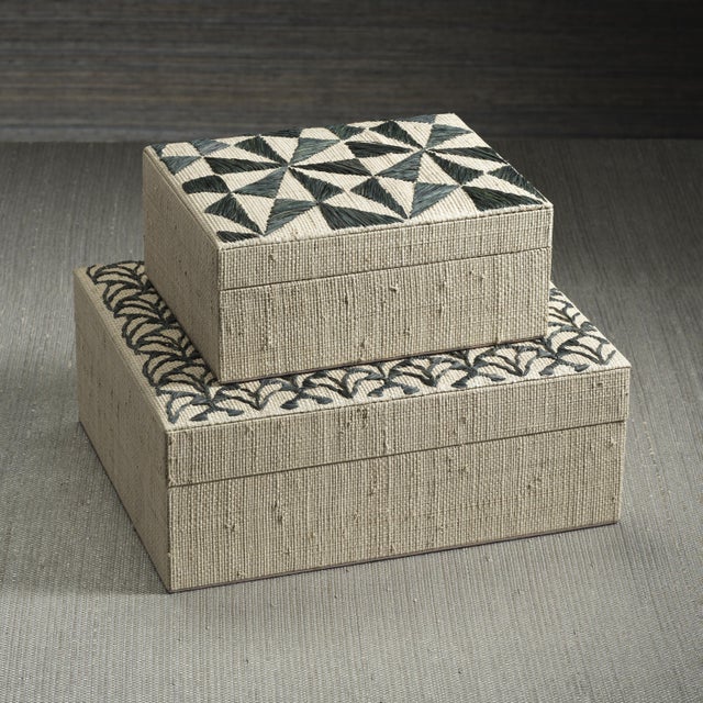 Canaria Petals Natural Fiber Raffia Decorative Box For Sale In Los Angeles - Image 6 of 8