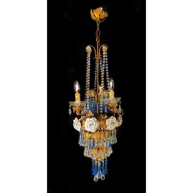 Elegant Venetian chandelier. Blue drops and 6 roses hang from the golden canopy. 3 small lights. Up to 250V (Europe/UK...