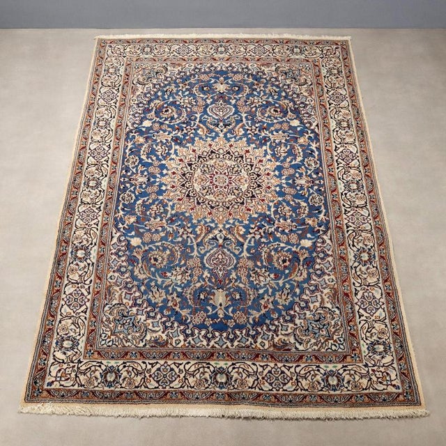 Middle Eastern Main Rug in Wool For Sale - Image 3 of 8
