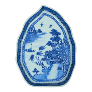 Mid 19th Century Chinese Export Blue and White Leaf-Shaped Dish