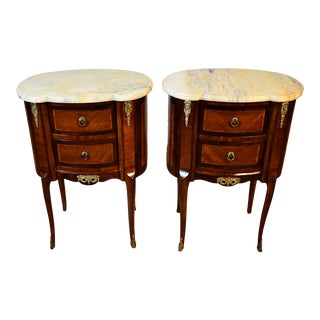 1910 Pair of Antique French Louis XV Walnut and Satinwood Marble Top Nightstands Bedside Tables For Sale