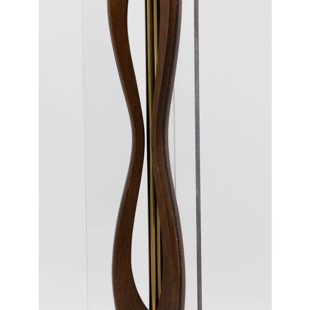 MId Century Modern Wood and Lucite Table Lamp, American Mid 20th C. For Sale - Image 9 of 10