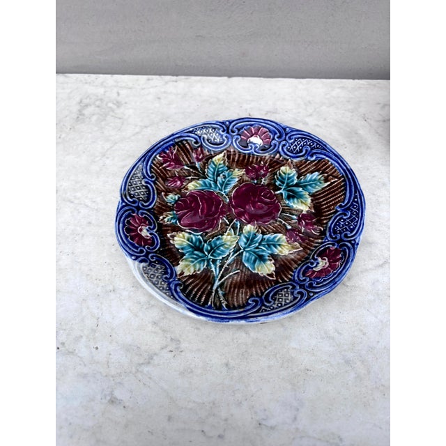 Majolica roses plate wasmuel, circa 1890. 8.3 inches diameter.
