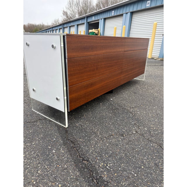 1960s Attributed to Milo Baughman for Thayer Coggin Lucite and Walnut Credenza/Dresser For Sale In Philadelphia - Image 6 of 10