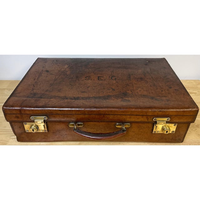 Edwardian English Leather & Brass Suitcase by Army & Navy CSL London Circa 1910 For Sale - Image 11 of 18