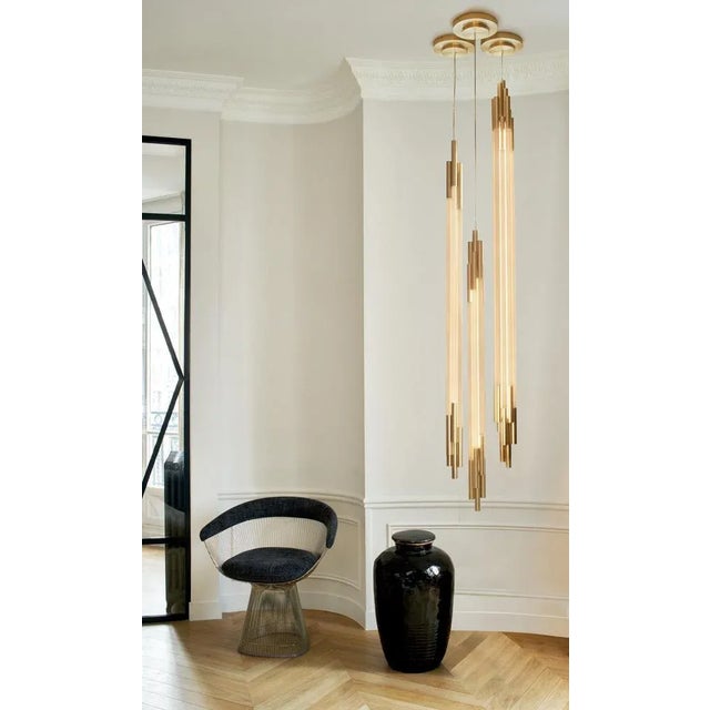 Medium vertical org pendant lamp by sebastian summa dimensions: d 7.7 x w 7.7 x h 160 cm materials: aluminum, opaline...