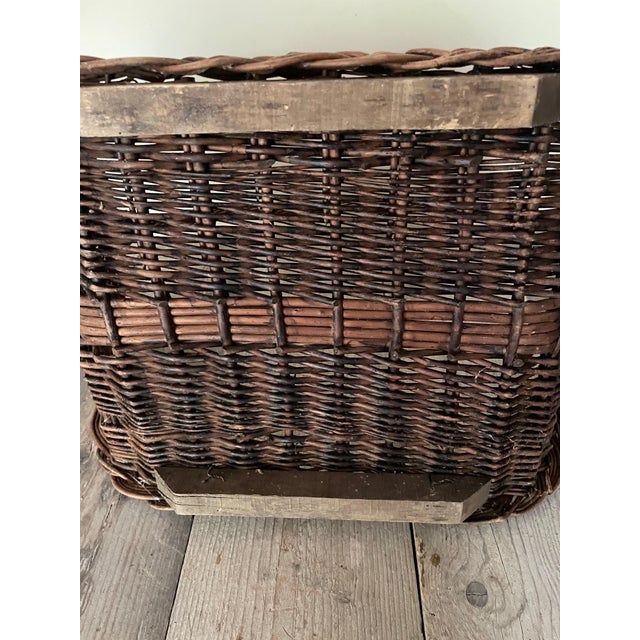 Vintage Log Basket, 1920s, in Good conditions. Designed 1920 to 1949