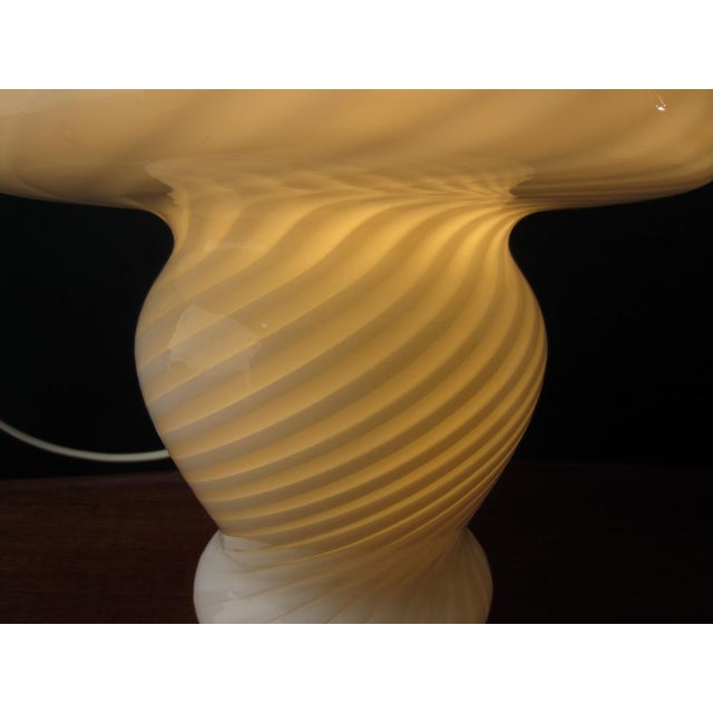 1960s White Murano Glass Swirl Mushroom Table Lamps , 1960s, Set of 2 For Sale - Image 5 of 16