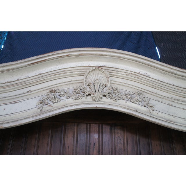 Late 20th Century Monumental Habersham Plantation Chic French Provincial Hutch China Cabinet 102" For Sale - Image 6 of 18
