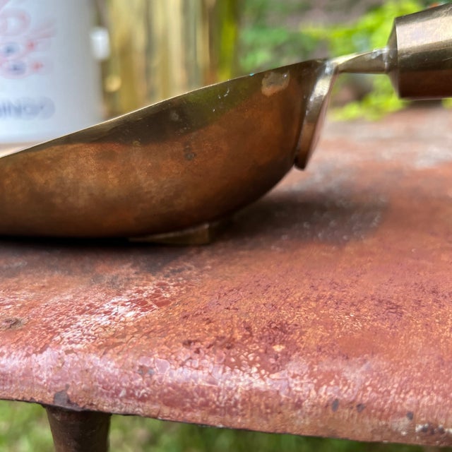Mid-Century Modern Late 19th Century Standing Victorian Brass and Wooden Scoop For Sale - Image 3 of 5