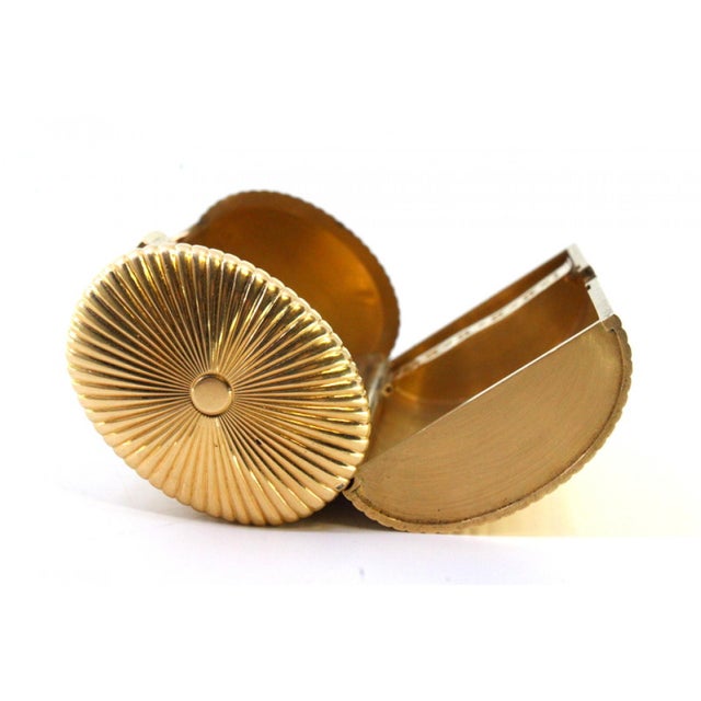 Women's Cigarette Case in Fluted Gold with Hinged Pressure Lid and Cut-Out Interior Compartments from Cartier For Sale - Image 10 of 13