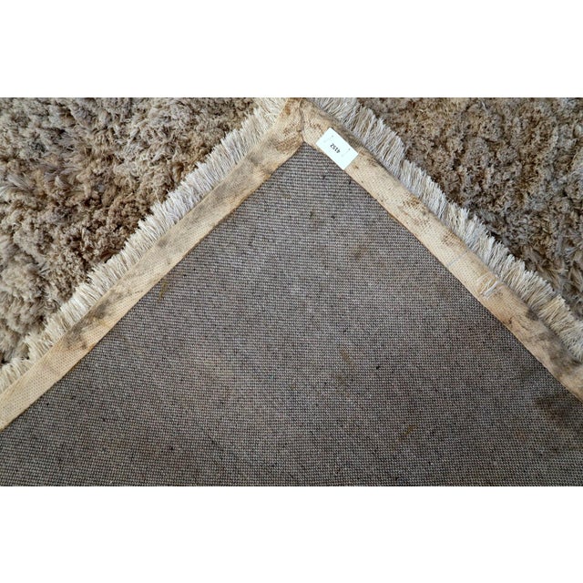 This vintage Scandinavian shag rug from the 1960s captures the essence of mid-century modern design with its soft texture,...