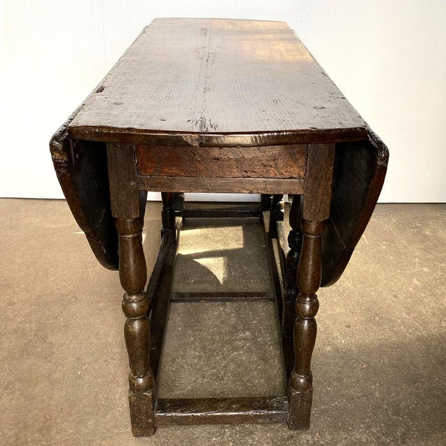 English William and Mary Oak Drop-Leaf Double Gateleg Table For Sale - Image 9 of 12